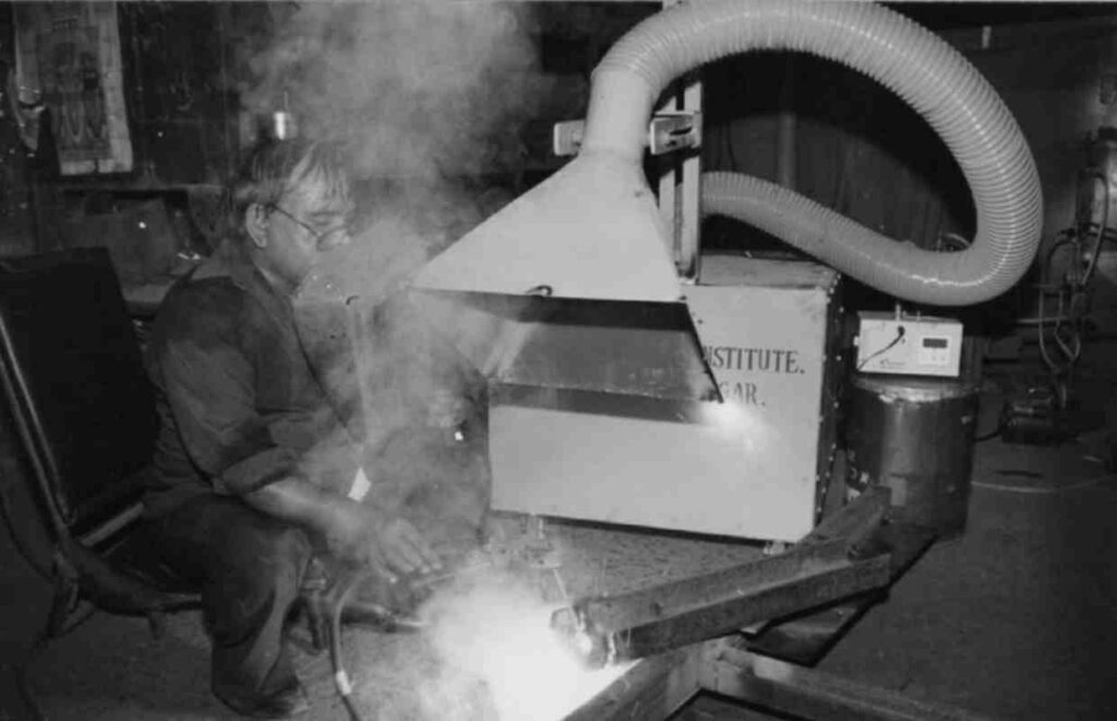 Electric arc operator used in a lab under Local Exhaust Ventilation