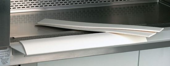 Disposable armrests made of foam. Can be used inside biosafety cabinets